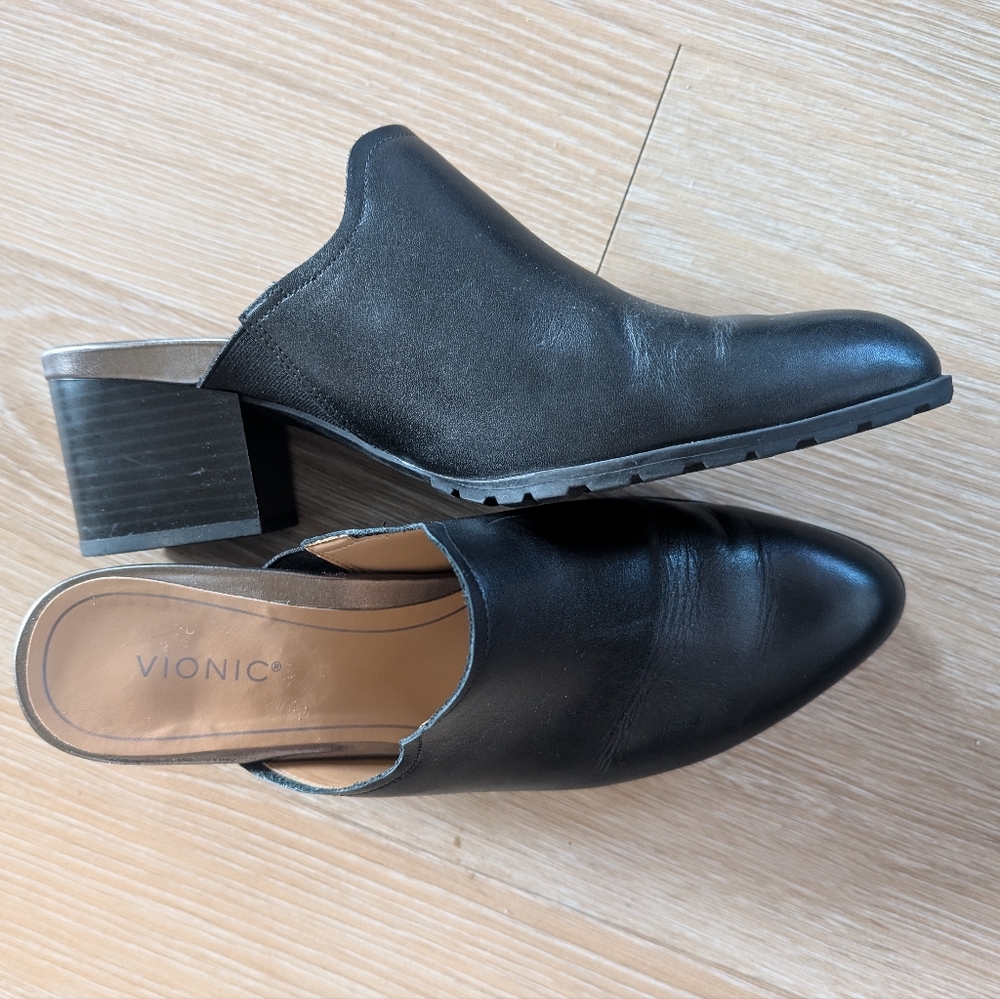 Vionic Women's Black leather Block Heel Mules Size 9